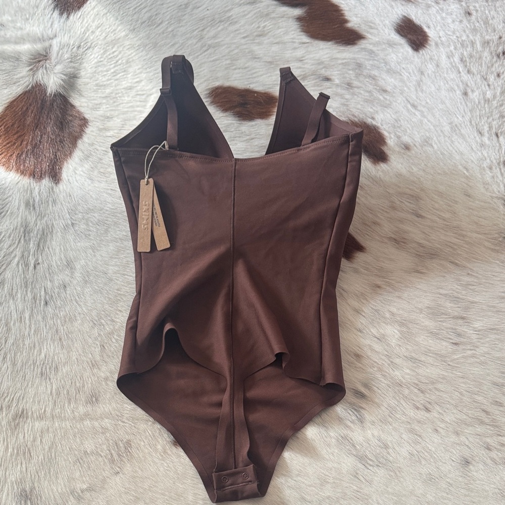SKIMS Chocolate Brown super push-up thong bodysuit - Picture 4 of 4